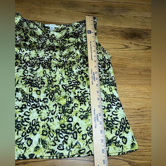 St. John Chic Leopard Silk Blend Print Tank Top - Green and Black Size Medium - Picture 3 of 7